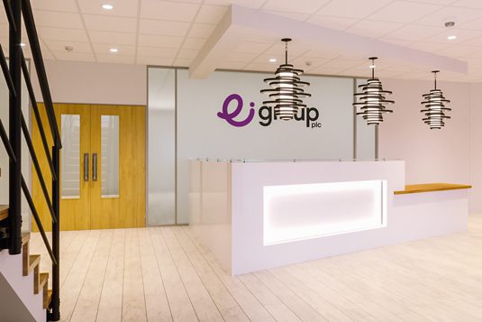 Inviting reception desks for bright offices